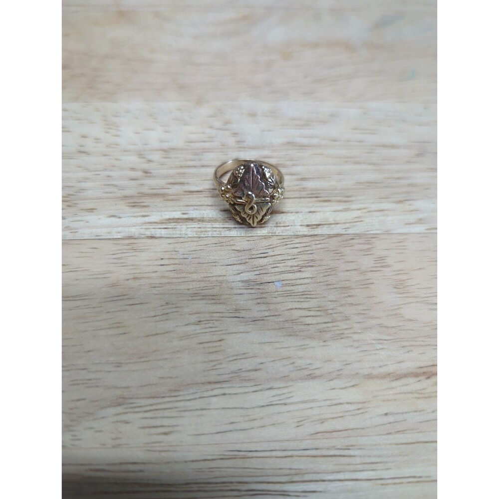 Vintage Ring Solid 10 K Ring Size 5 Maker Black Hills Gold